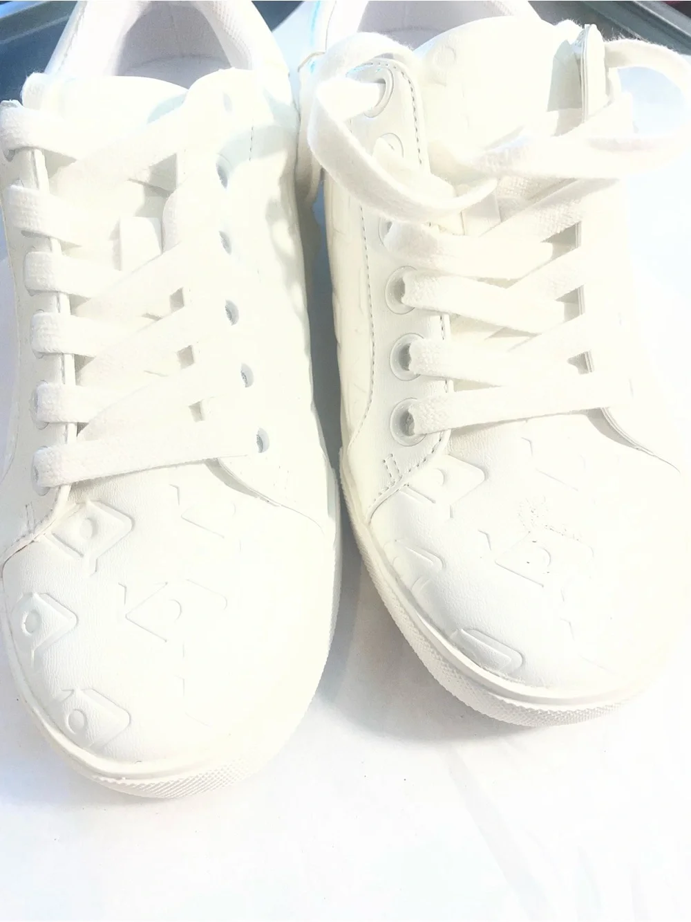 Katy Perry Collections White Embossed Low-Top Sneakers small scuff not bad .